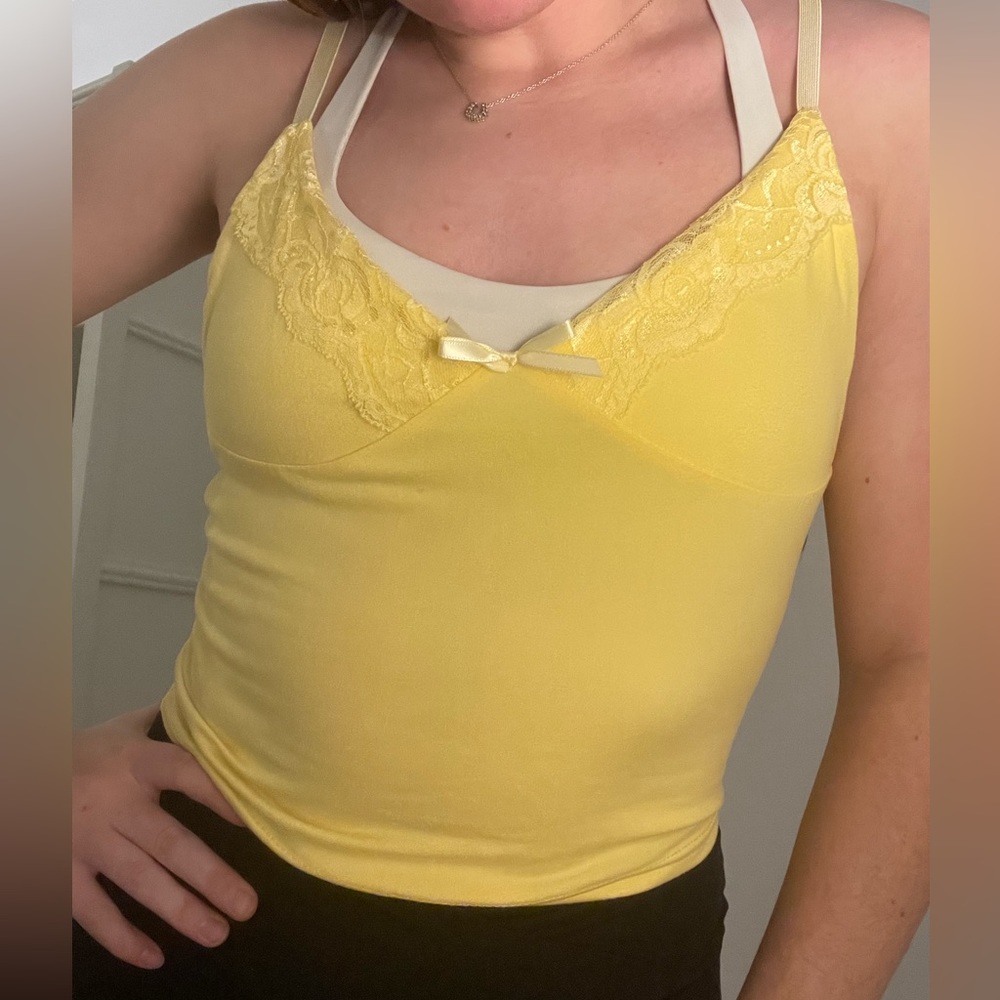 White fox yellow tank
